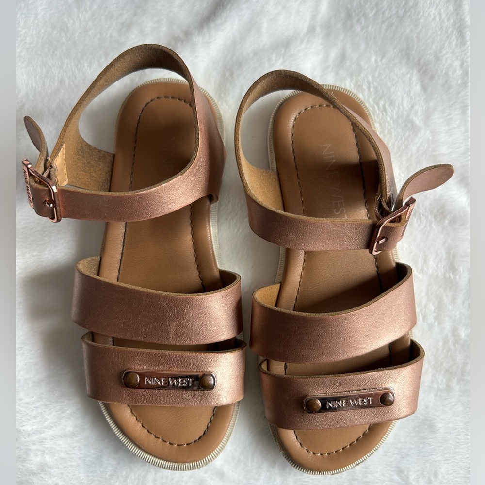Nine West Girls sandals great conditions size 11